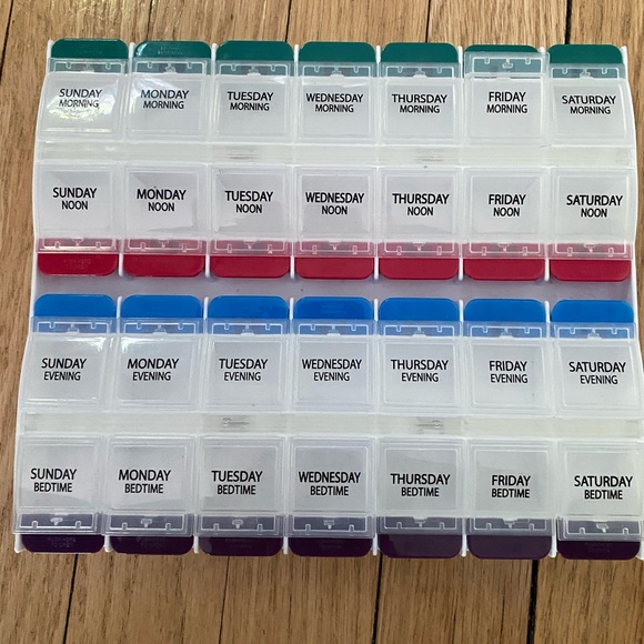 Pill Organizer Push Button Color  28 Compartment 3XL Apothecary Products Box S - Picture 1 of 2